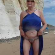 hi all
just flashing by the cliff's
horny comments welcome
mature couple