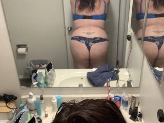 Look at that ass in that blue thong and blue bra