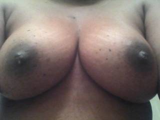 ummm yes! I love your sexy boobs:-)
i wish i could play with them right now!