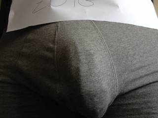 Mmmmmm love that sexy bulge.....