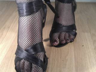 My sexy feet in heels for you to enjoy.

Mistress Lady K
xxx