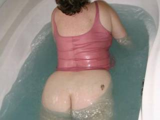 love to see my wife in the tub