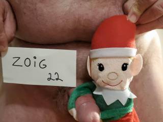 the elf giving Harold a hand