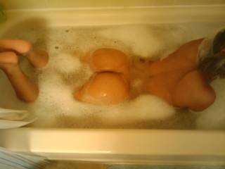 Ok, now hold your breath, slowly turn over so we can see how well the twins like bubbly baths