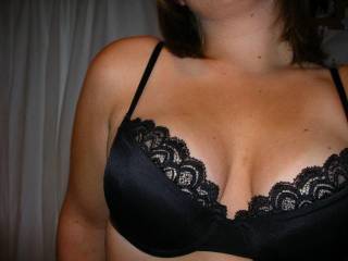 allways sexy: black lace on a woman!
gets my dick started immediately!
do you wanna witness that?