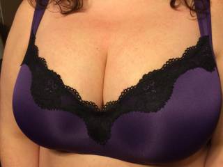 New 40DDD bra for me to cream.  I might even tribute her pic.