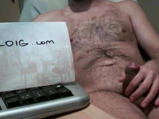 mhhhh, nice hairy body !! Would like to see how you shoot your hot cum !!