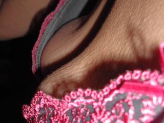 look at that gorgeous cleavage, makes you wanna dive in doesn't it?