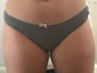 thick hips an thighs u like ? i like when he just comes pulls trousers down to my knees or upskirt  goes straight to my asshole licks her out.its so fucking hot when it trousers can't  spread legs so my ass cheeks squash smother his face .😋myphatassgf