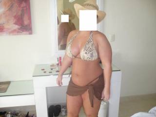 very sexy lady and outfit. wish i ran into you on vacation... you got my big thick young cock very hard