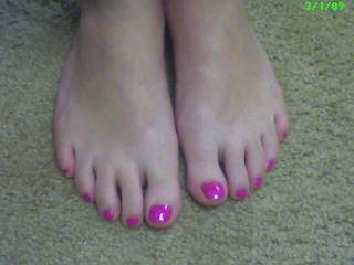 Very Very Sexy Feet. If they need to be sucked, sniffed and licked then I'm the man!!