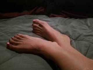 i like legs but ide rub your feet make you feel real good start at your toes and rub to your ???