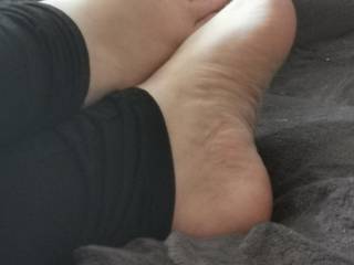 Love to suck those toes and cum all over feet