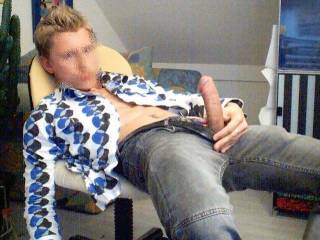 Makes me want to sit down and lick every inch of your nice big cock.