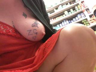 I was shopping ... seemed like a good time to flash the ZG on my boob!😎