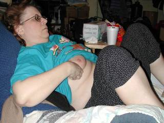 would luv to have a lazy day with you, great view of this mature lady