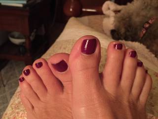 so beautiful feet, let me lick them and cum