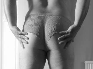 Damn now I'm jealous of your arse ..grrr ...what a stunning pic x Mrs
