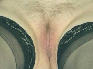 mmmm now that is a very pretty tasty looking pussy would be a delight to explore this methinks mmmmm