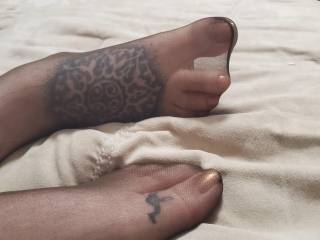 I've never had my toes sucked on while wearing nylons 😕