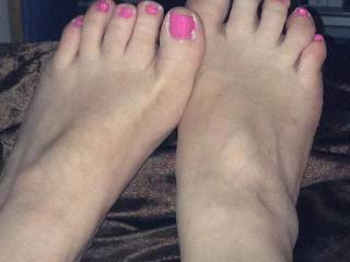 mmm love to play witht hem and slide my cock between them till i cumm all over those pretty toes