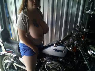 Mmm she looks like an awesome ride...lean those hot tits over the tank