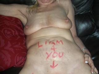 you are a beautiful sexy mature lady, I would love to meet you and kiss your sweet lips and suck your great tits and then I would love to eat your very beautiful pussy