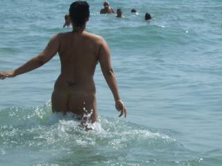 I join group of men completely naked. would U join me???