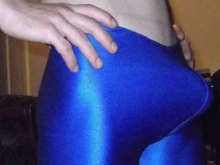 I love these blue bike shorts on you...great bulge!!