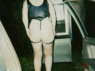 got wife to get out of car and walk to public phone box.
what do you think of her arse?