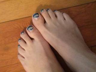 i'd love to cum all over your pretty toes!