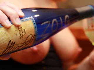 Love this picture. I'll take a glass of moscato from that beautiful lady!