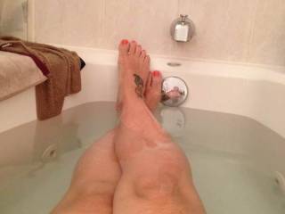 Love a long legged shot of soaking soft toes! Would love to see that tattoo food cupped against the other as they wrap themselves around my hot hard throbbing cock. Great pic!