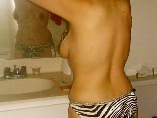 Very sexy lady
Next shower you take I want to join you
And I will wash your entire sexy body