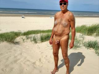 i like it to visit nude beaches to show my body to other