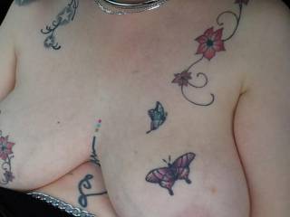 Natural tits with some added decorations and nipple jewellery for public exposure so Sally can please you.