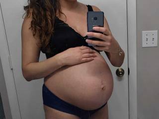 Come fuck me. I want a guy that takes control and not hold back. Punching me belly showing me husband who\'s boss.