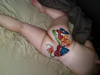 D@ddy showing off his ARTISTIC skills (as well as HER ASSETS)!  8)  Sue XO