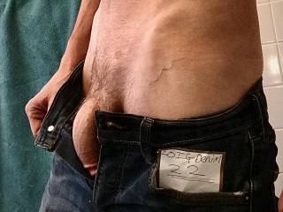 My soft cock bulging out of my favorite denim jeans

#denim22 #22 #denim