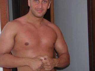 IF YOU HAVE AN HETERO FRIEND WANTS GET GOOD MONEY, SUCKING HIS COCK FOR A GAY TELL ME ¡