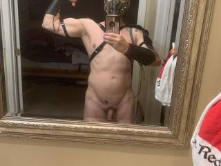 Gauntlets, Bernese’s, leather… I’m such a freak!!! Wearing this shit makes me horny as fuck… who wants to play?