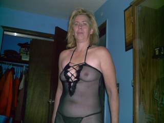 I HAVE NEVER HAD A 50 YR OLD BUT AFTER THIS PICTURE AND HER COCK SUCKING PHOTOS I SURE WOULD BE WILL'IN TO TRY HER OUT