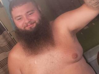 Who doesn\'t love a bearded chubby guy to pick them up and fuck them hard?!