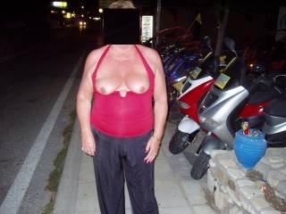Oh boy... Which real man could resist a girl like that... Such lovely, gorgeously delicious, voluptuously sculptured breasts, such wonderfully tender and inviting nipples
...