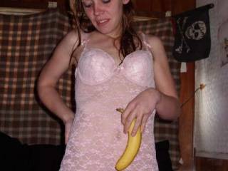 Lovely outfit and I love the thought of where that banana is going.