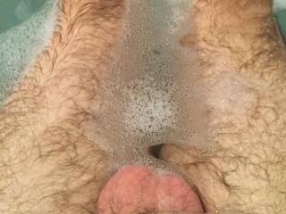 Relaxing in the bath looking for inspiration on zoig 
Who likes cut cock to suck on