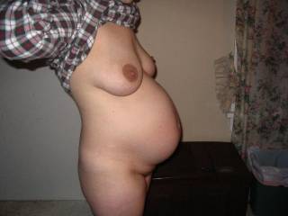 beautiful, i agree with billy959, more women should be proud of their sexy bodies during pregnancy!