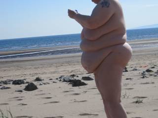 LUV that belly roll.  Big girls really turn me on going to JO on your pic right now. Wish you could sit on my face.