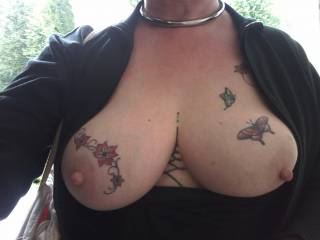 Full tit exposure by SouthEastSally.
A good frontal view of her tits, tats and collar out in public.