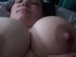 Mmmm creamy white skin...but they ned to be covered in sticky cum..... ;)